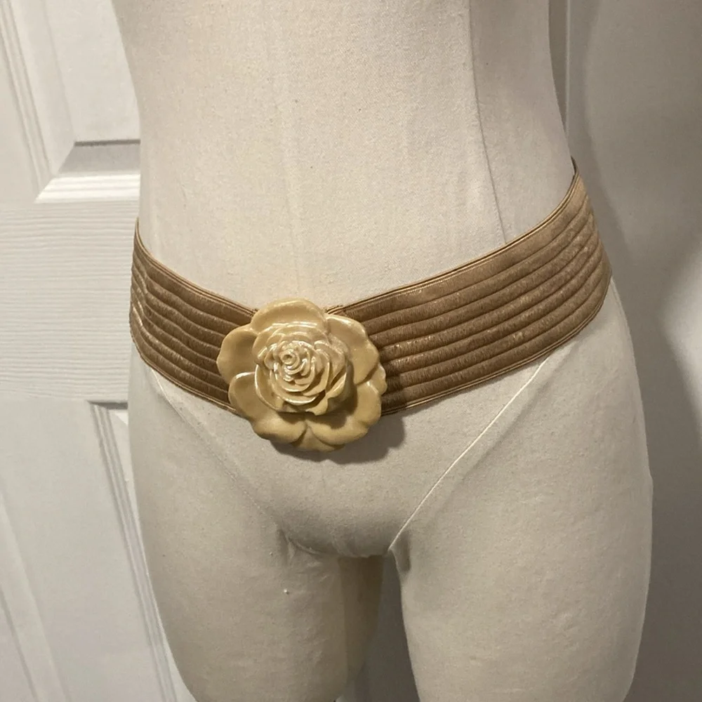 vintage Charmant beige rose belt